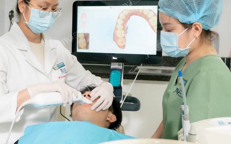 Niềng răng bằng kỹ thuật hiện đại tại nha khoa Happy Quận 9