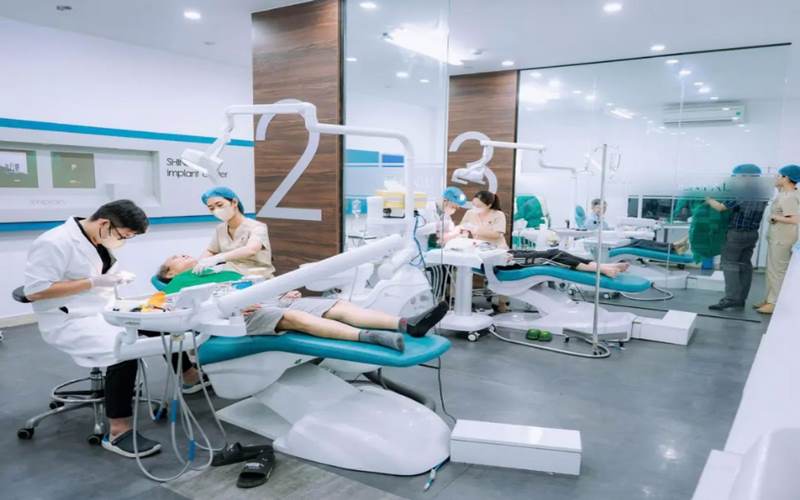 Phòng nha rộng rãi, trang thiết bị hiện đại tại Shinbi Dental 