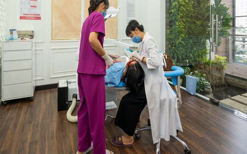 Dịch vụ tận tâm, hỗ trợ chuyên nghiệp tại nha khoa The East Rose Dental 