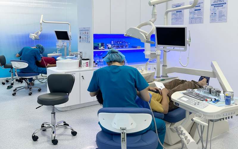 Không gian thăm khám hiện đại tại nha khoa Blossom
