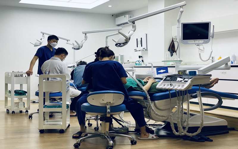 Hoạt động thăm khám răng tại nha khoa Bảo Việt