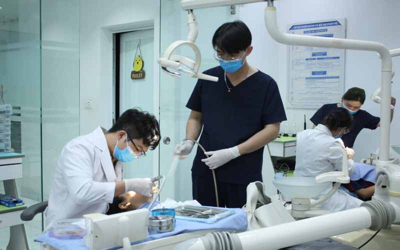 Nha khoa Adent Dental ứng dụng công nghệ hiện đại trong quy trình thăm khám