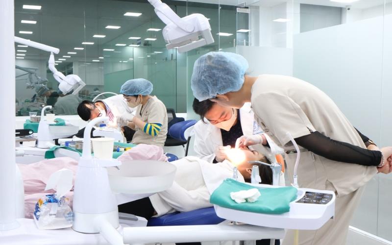 Phòng khám nha khoa Phú Lạc sạch sẽ, chuẩn y khoa